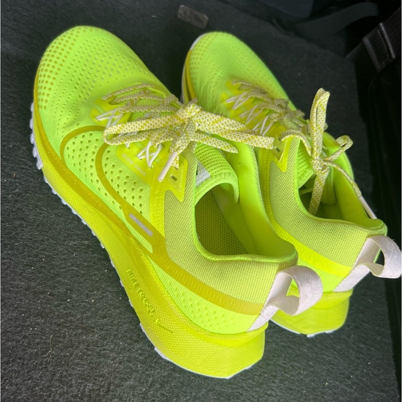 Nike Pegasus shoes - Picture 1 of 5